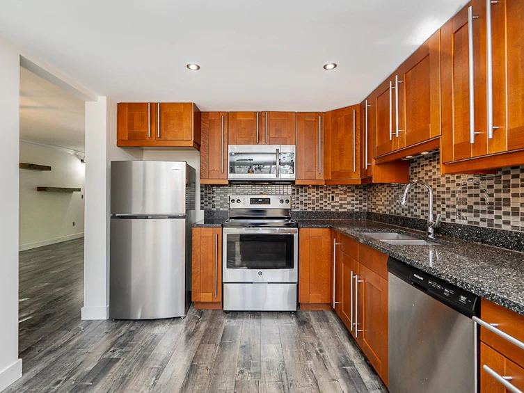 8561 Flowering Place, Burnaby, BC, V5A 4B4 - 13