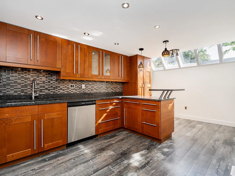 8561 Flowering Place, Burnaby, BC, V5A 4B4 - 11