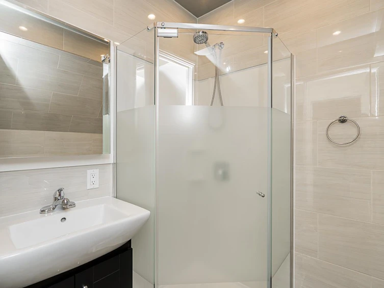 8561 Flowering Place, Burnaby, BC, V5A 4B4 - 32
