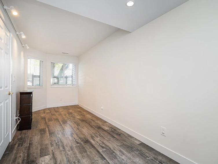 8561 Flowering Place, Burnaby, BC, V5A 4B4 - 5