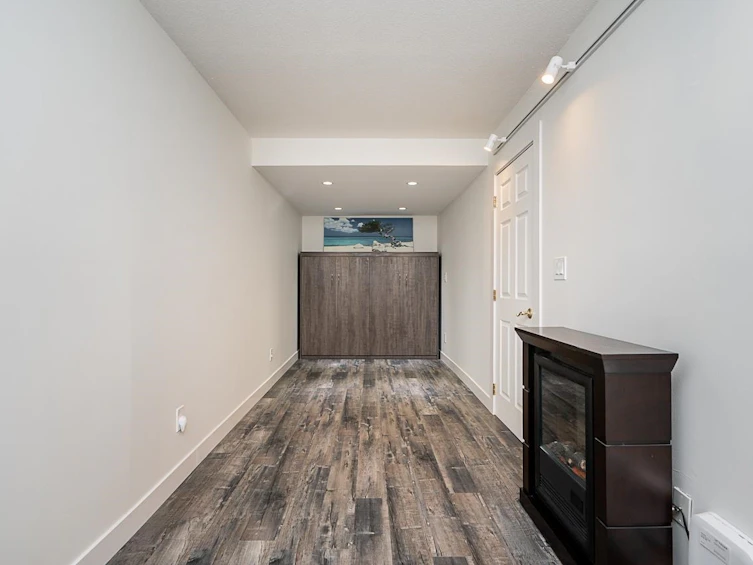 8561 Flowering Place, Burnaby, BC, V5A 4B4 - 4