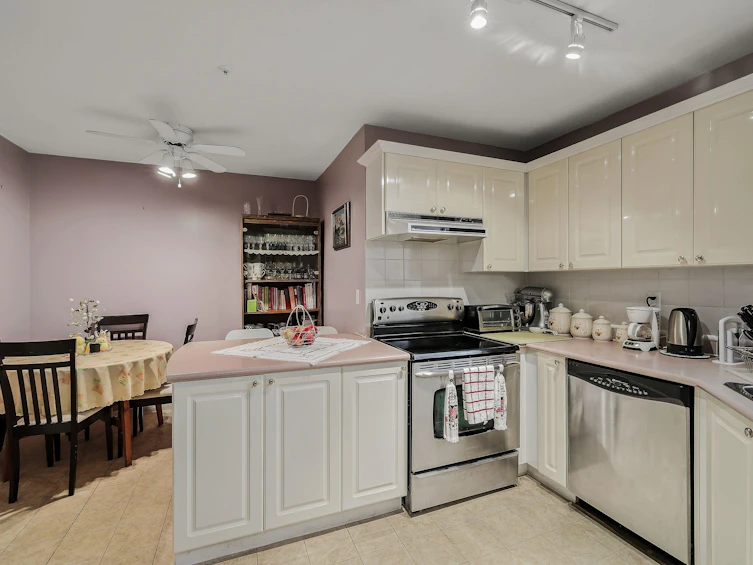408-7435 121a Street, Surrey, BC, V3W 0W8 - 8