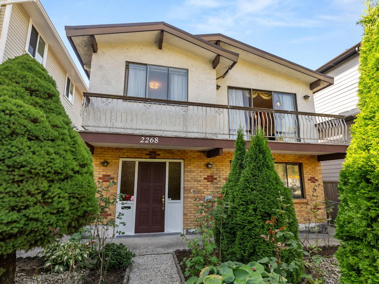 2268 Wenonah Street, Vancouver, BC, V5N 2Z6 - 2