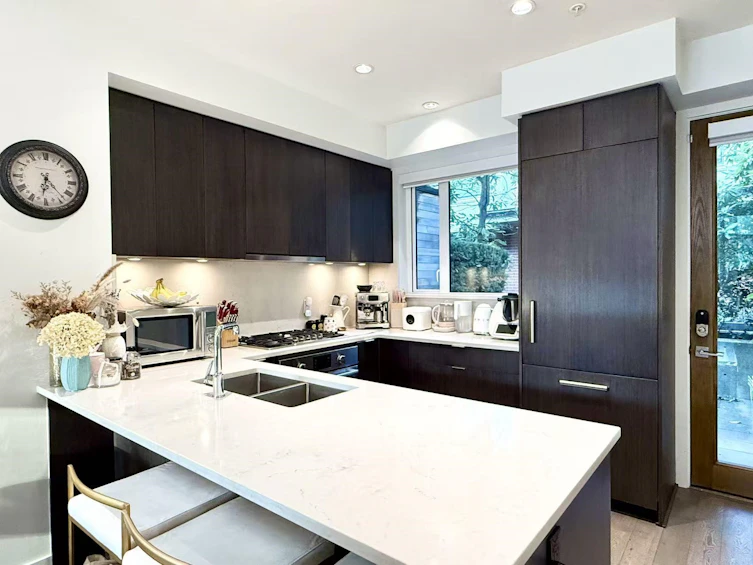 5432 Oak Street, Vancouver, BC, V6M 2V6 - 6