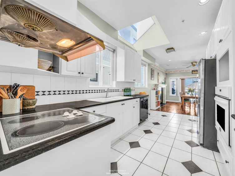 3491 Prince Edward Street, Vancouver, BC, V5V 3X7 - 10