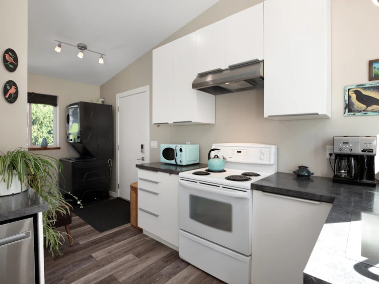 7835 Redrooffs Road, Halfmoon Bay, BC, V7Z 1A4 - 10