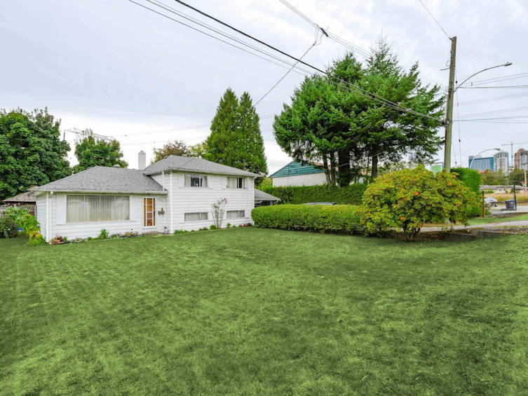 9253 137a Street, Surrey, BC, V3V 5W8