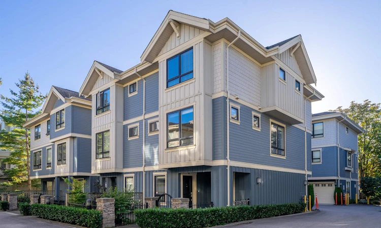 9-6028 Maple Road