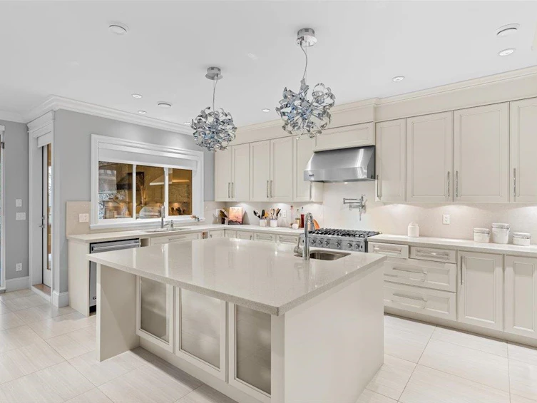 7158 Ridgeview Drive, Burnaby, BC, V5A 4V3 - 4