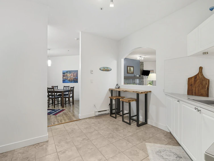 207-10320 156 Street, Surrey, BC, V3R 4L8 - 14