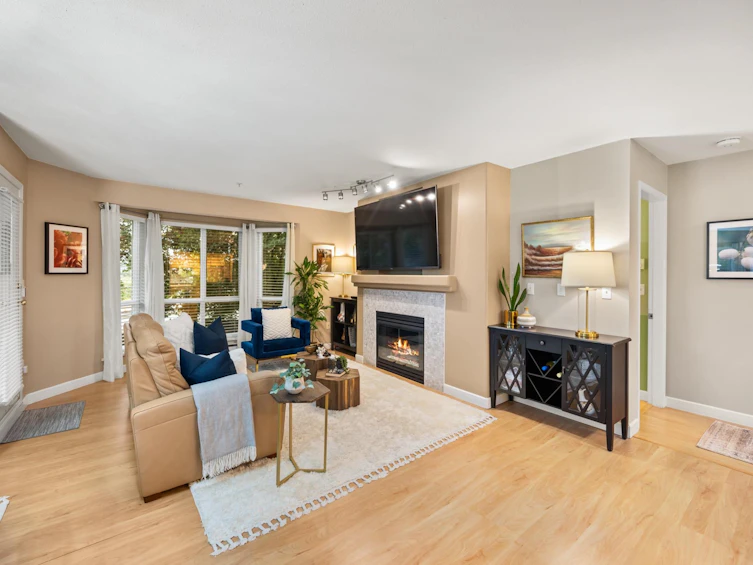 219-9979 140 Street, Surrey, BC, V3T 5W2 - 9