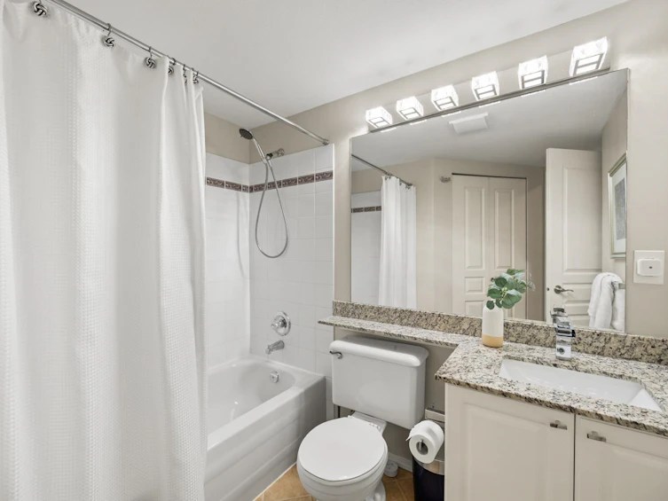219-9979 140 Street, Surrey, BC, V3T 5W2 - 22