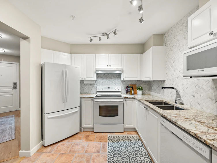 219-9979 140 Street, Surrey, BC, V3T 5W2 - 15