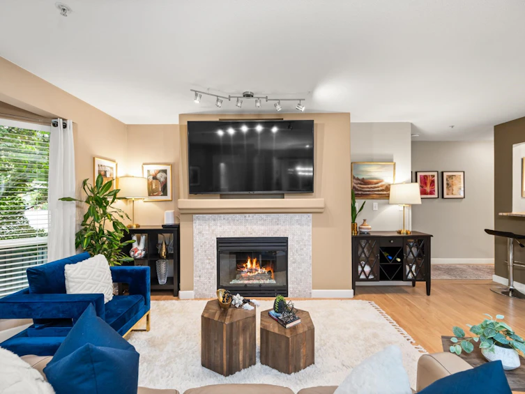 219-9979 140 Street, Surrey, BC, V3T 5W2 - 2