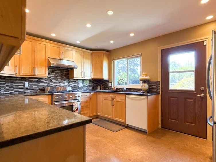 11879 220 Street, Maple Ridge, BC, V2X 5P9 - 9