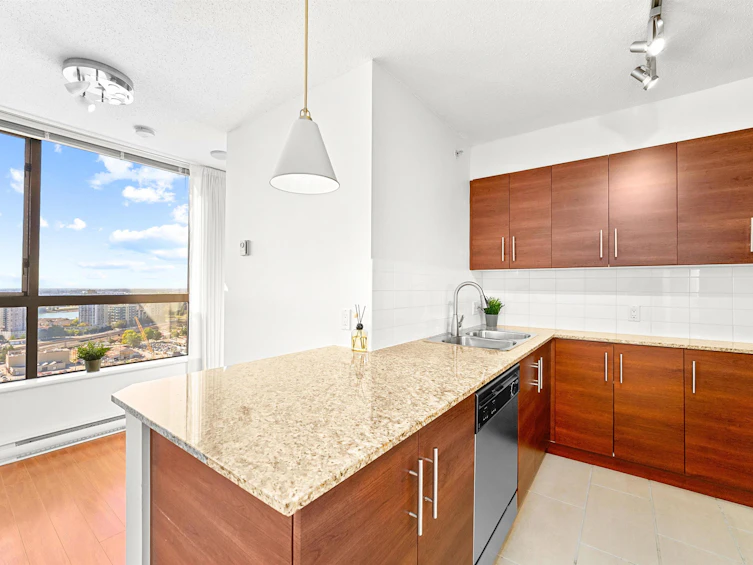 1602-814 Royal Avenue, New Westminster, BC, V3M 1J9 - 13