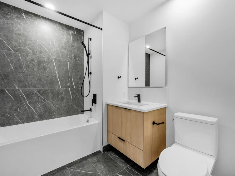 407-422 E 3rd Street, North Vancouver, BC, V7L 1G2 - 13