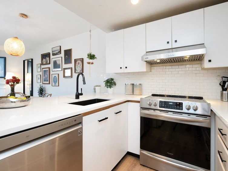 112-2020 W 8th Avenue, Vancouver, BC, V6J 1W5 - 9