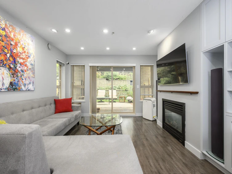 210-9319 University Crescent, Burnaby, BC, V5A 4Y5 - 4