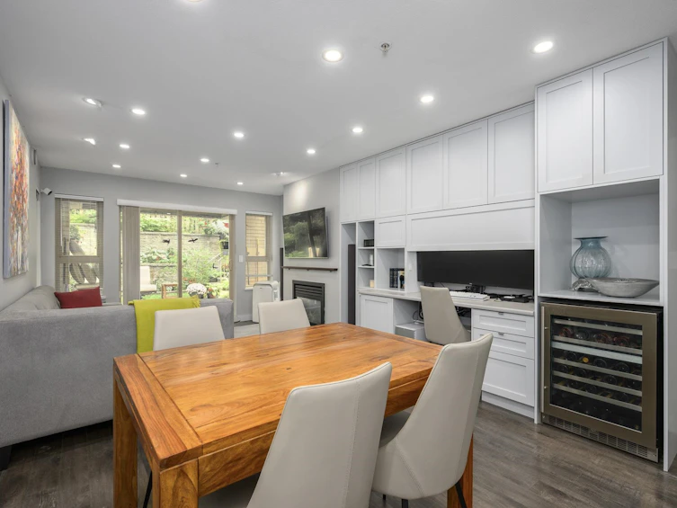 210-9319 University Crescent, Burnaby, BC, V5A 4Y5 - 9