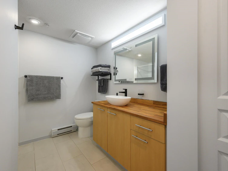 210-9319 University Crescent, Burnaby, BC, V5A 4Y5 - 23