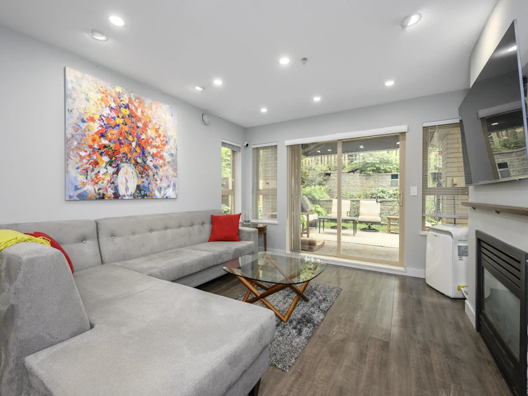 210-9319 University Crescent, Burnaby, BC, V5A 4Y5 - 3