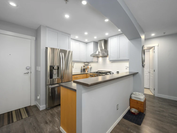 210-9319 University Crescent, Burnaby, BC, V5A 4Y5 - 11