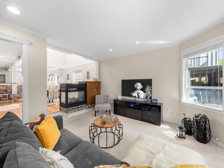 2-460 W 6th Street, North Vancouver, BC, V7M 1K9 - 4