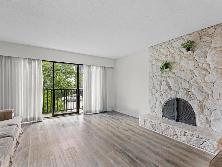 2417 Adanac Street, Vancouver, BC, V5K 2M3 - 2