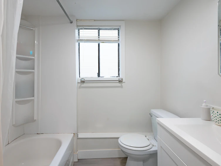 2417 Adanac Street, Vancouver, BC, V5K 2M3 - 22