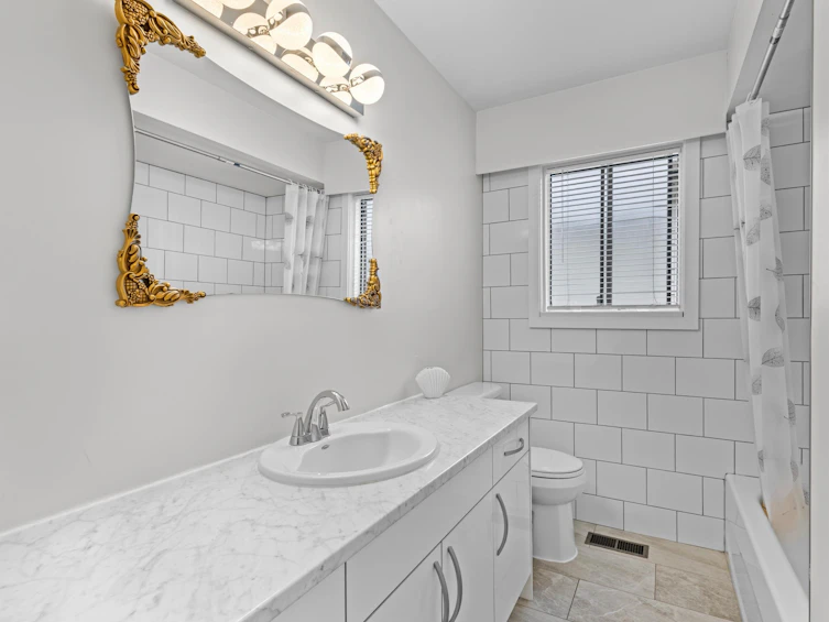 2417 Adanac Street, Vancouver, BC, V5K 2M3 - 11