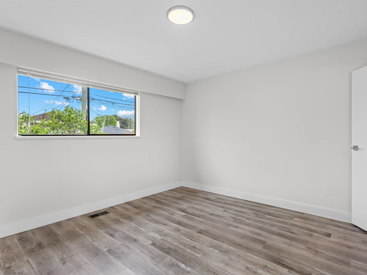 2417 Adanac Street, Vancouver, BC, V5K 2M3 - 8