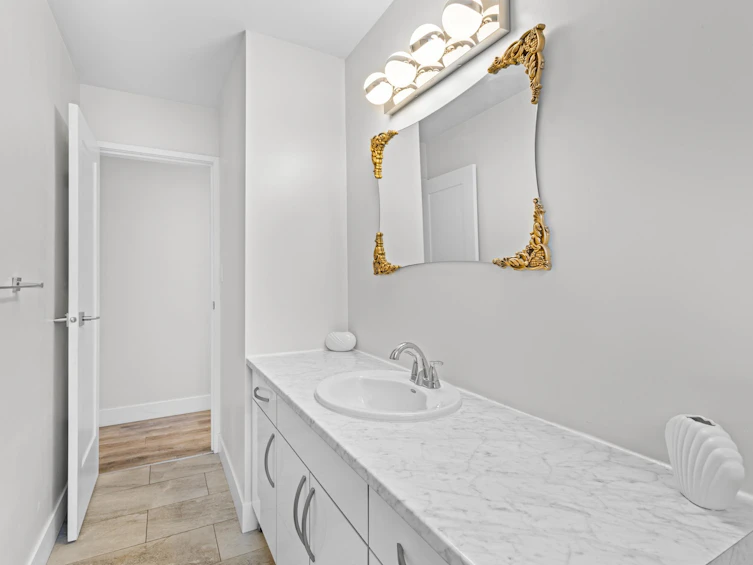 2417 Adanac Street, Vancouver, BC, V5K 2M3 - 12
