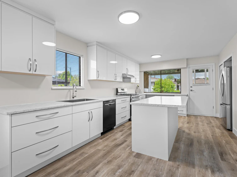 2417 Adanac Street, Vancouver, BC, V5K 2M3 - 5