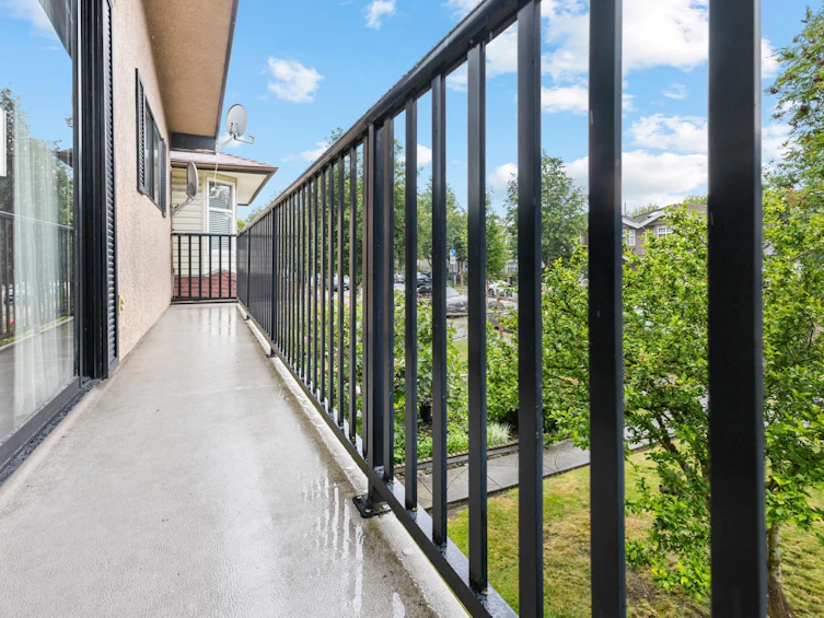 2417 Adanac Street, Vancouver, BC, V5K 2M3 - 24