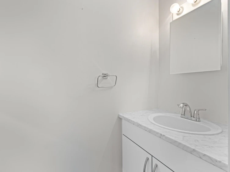 2417 Adanac Street, Vancouver, BC, V5K 2M3 - 9