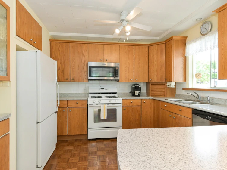 18066 59 Avenue, Surrey, BC, V3S 1P7 - 9