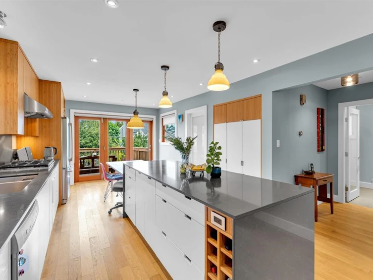 57 W 17th Avenue, Vancouver, BC, V5Y 1Z5 - 3