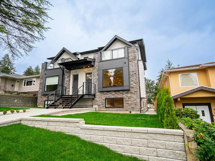 2-128 N Grosvenor Avenue, Burnaby, BC, V5B 1J2 - 2
