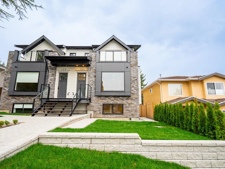 2-128 N Grosvenor Avenue, Burnaby, BC, V5B 1J2