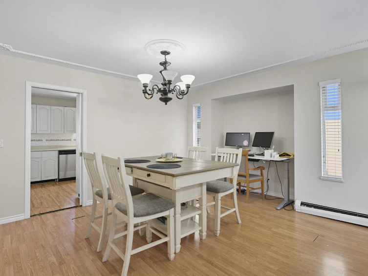 9024 135a Street, Surrey, BC, V3V 7C5 - 8