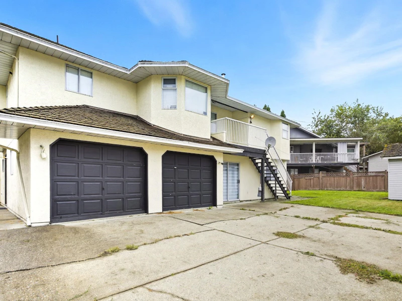 9024 135a Street, Surrey BC V3V 7C5