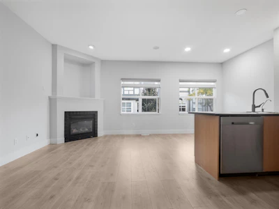 92-8737 161 Street - 5