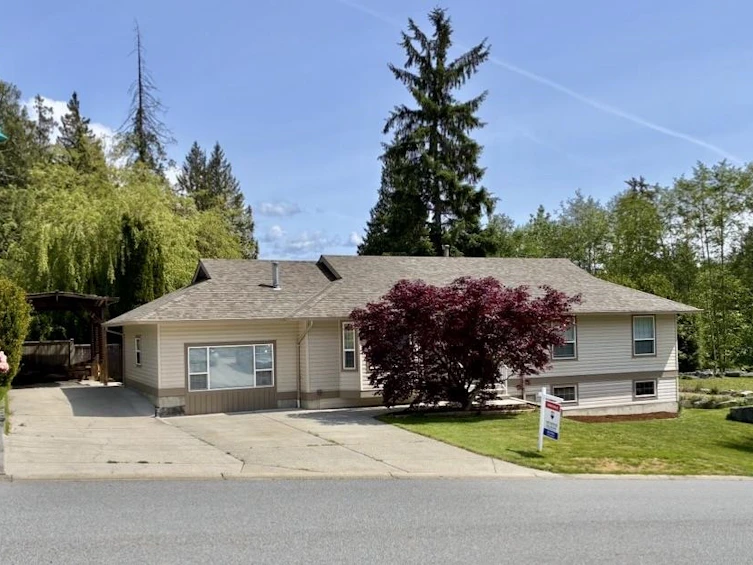 5916 St. Andrews Place, Sechelt, BC, V7Z 0L7