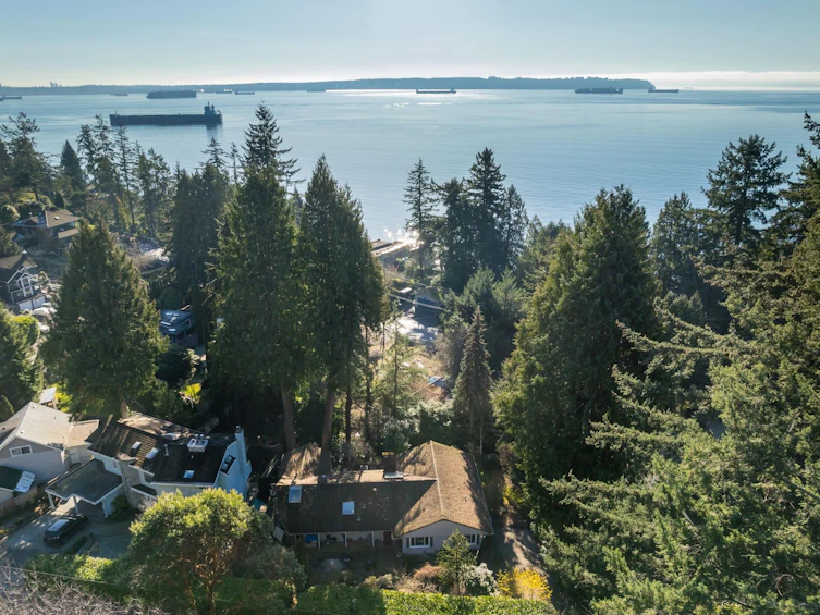 4028 Rose Crescent, West Vancouver, BC, V7V 2N7