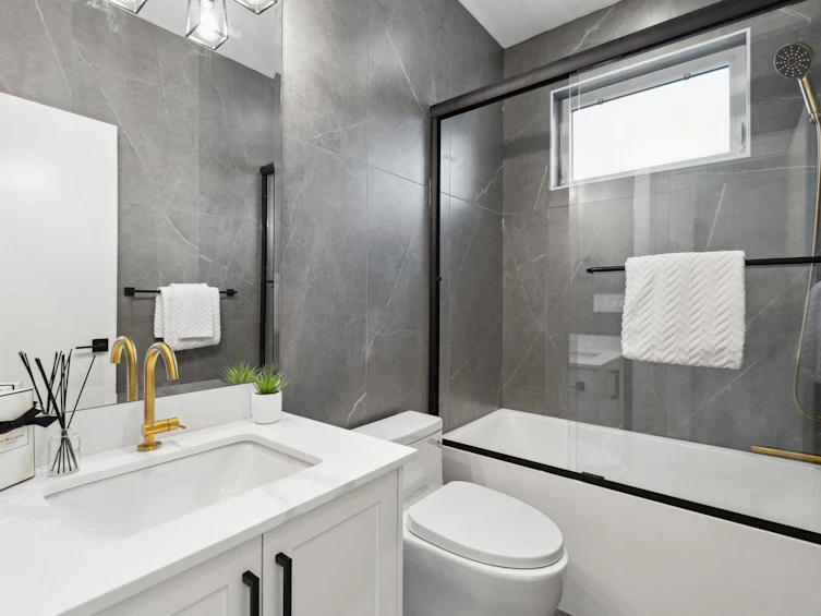 1330 W 15th Street, North Vancouver, BC, V7P 1N2 - 16