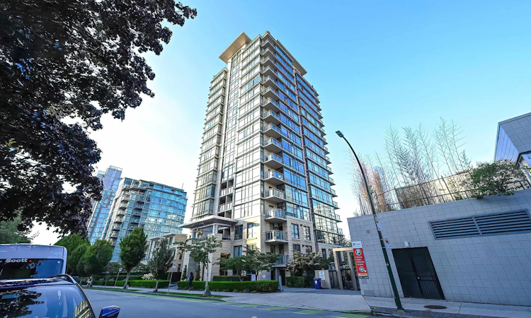 301-1863 Alberni Street