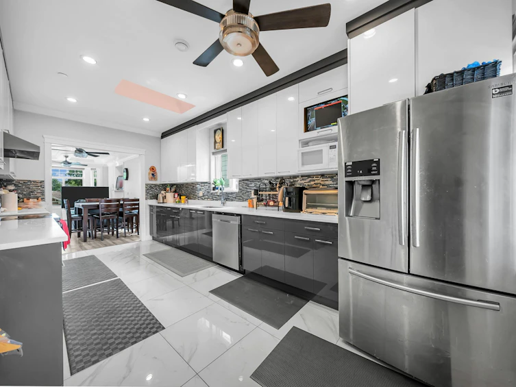 765 Skeena Street, Vancouver, BC, V5K 4P4 - 2
