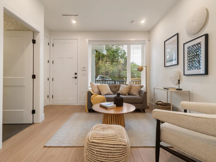 2051 E 4th Avenue, Vancouver, BC, V5N 1K5 - 6