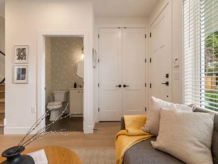 2051 E 4th Avenue, Vancouver, BC, V5N 1K5 - 5